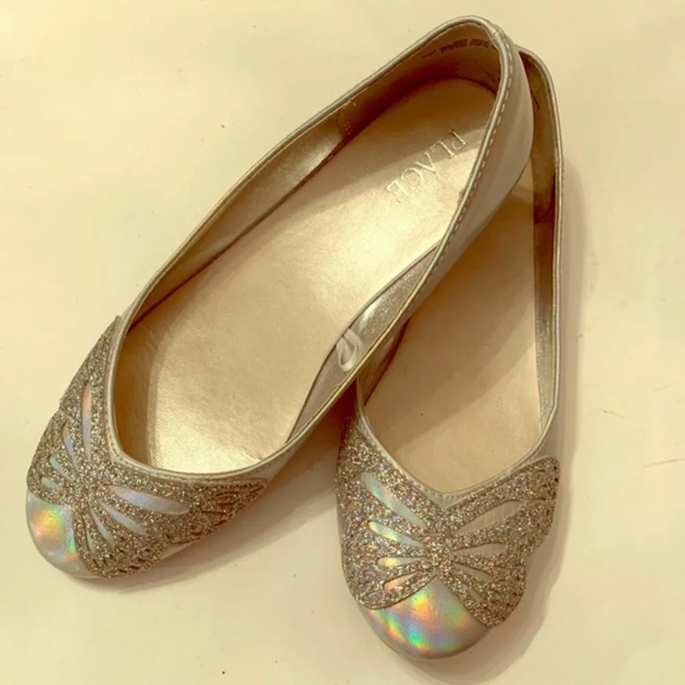 Place Silver Shoes with Glitter Butterfly Size 4